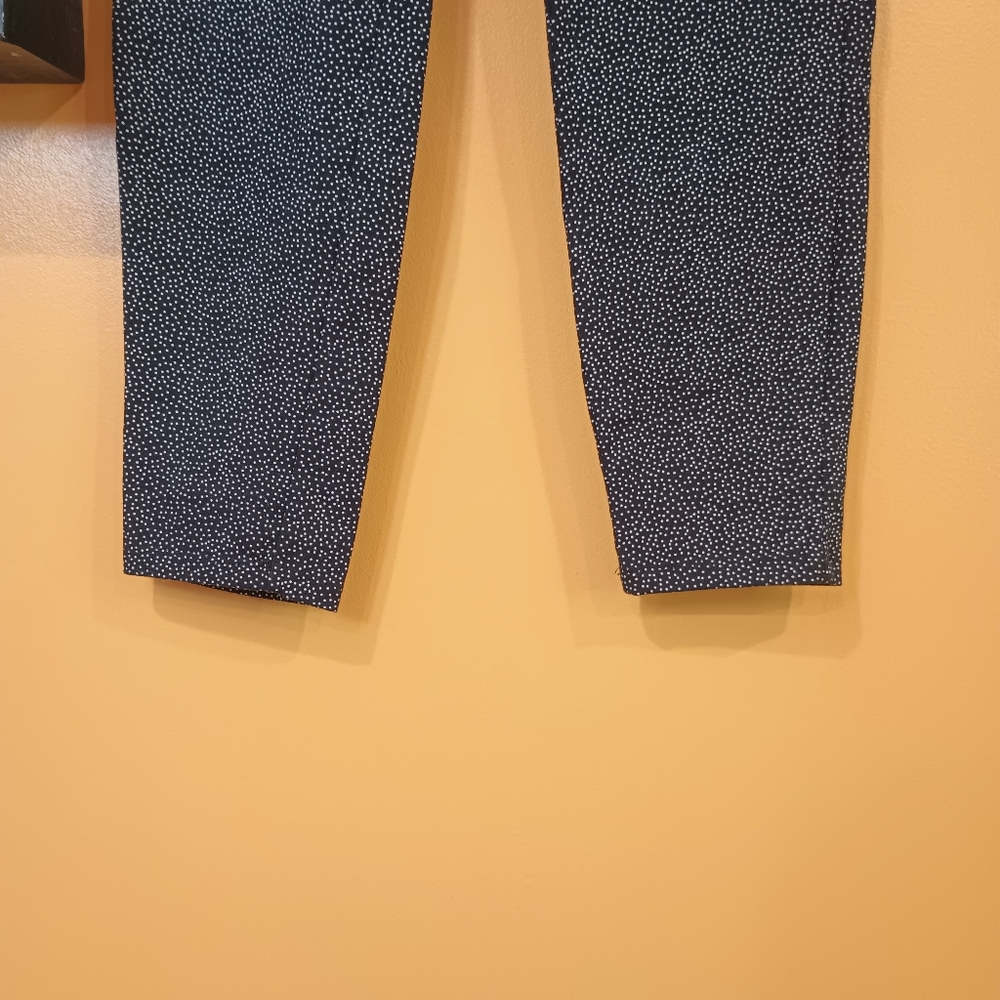Old Navy Black and White Dotted Cropped Leggings Size L - Picture 5 of 8